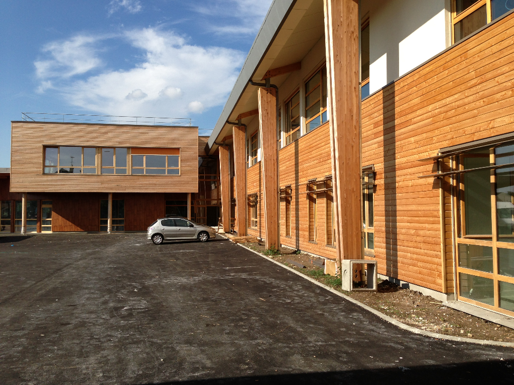 Façade en bardage meleze avec isolation thermique extérieur